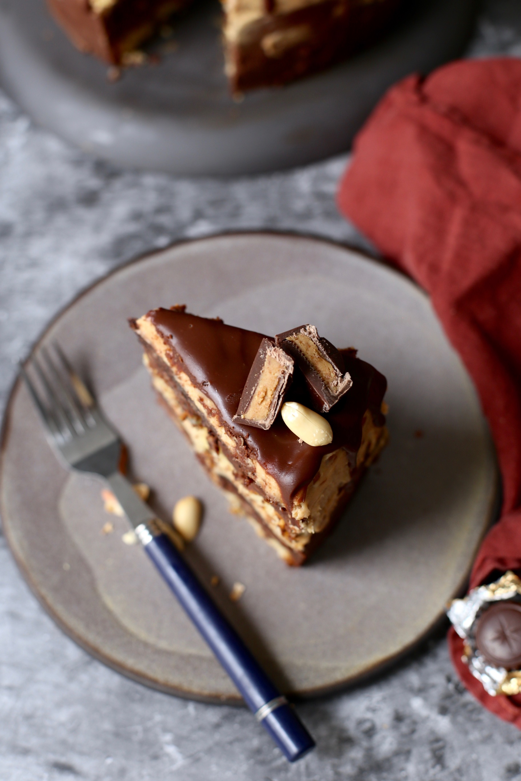 tortka kikiriki čokolada, torta, kikiriki, čokolada, biskvit, ganache, karamela